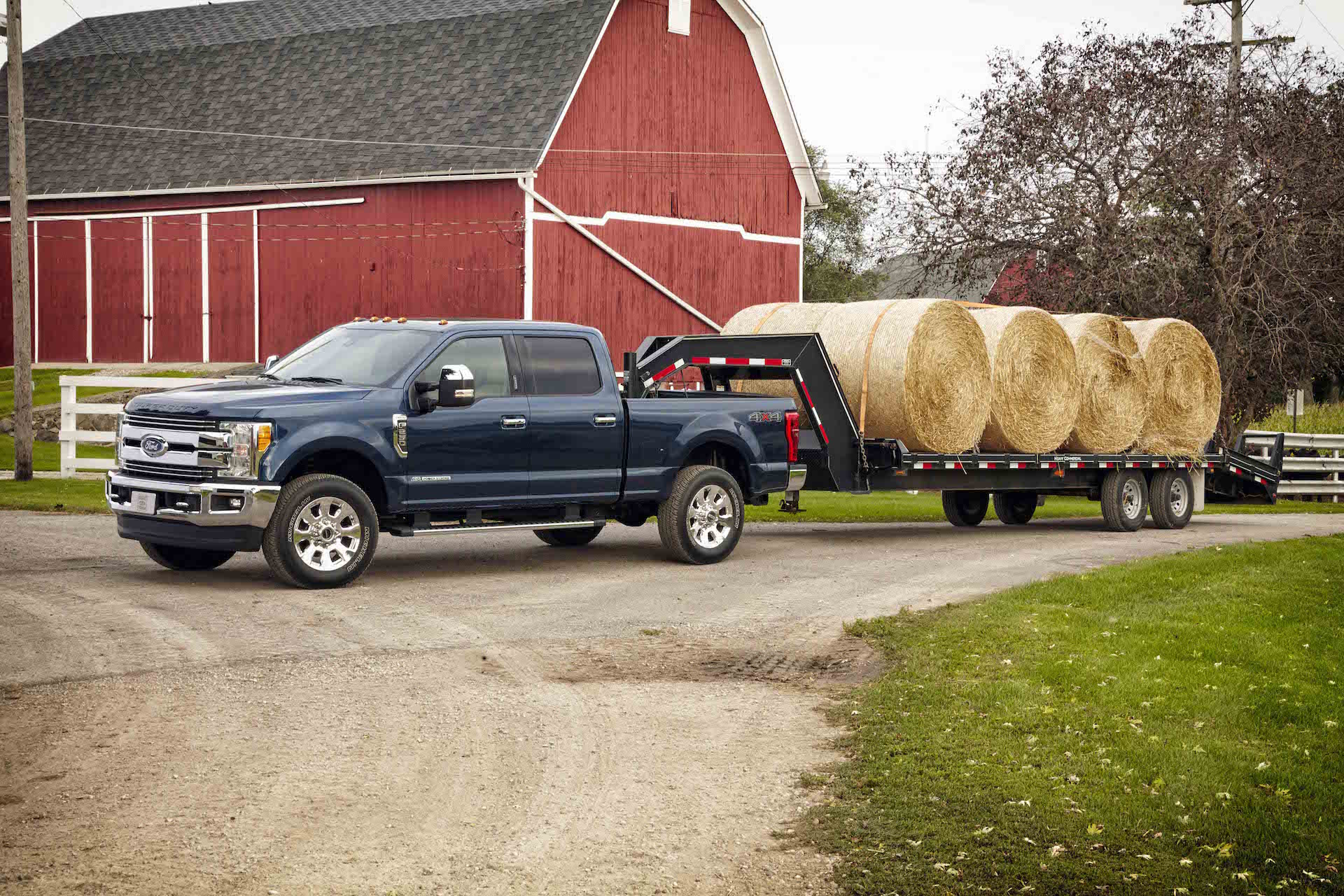 All-new 2017 Ford F-250 Lariat Crew Cab 4x4 single-rear-wheel pickup is the most popular model in the Super Duty lineup – offering a terrific combination of conventional, gooseneck and fifth-wheel towing capability and payload ratings.